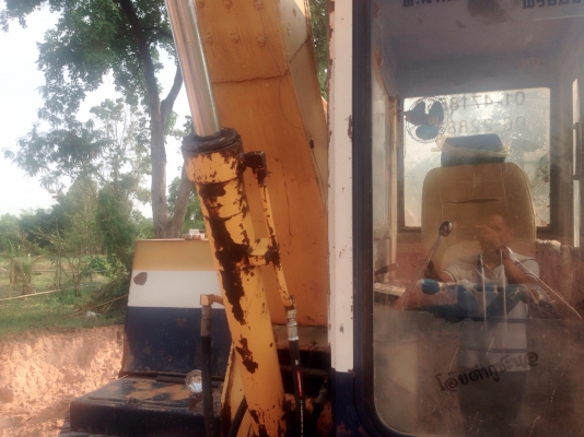 KOMATSU PC 60-3 รถบอดี้เดิมสภาพดีพร้อมทำงานได้เลยครับ เครื่องยนต์เดิมปั๊มเดิมทำงานได้ดีทำงานได้เร็ว ภายในเก๋งคอนโทรลยาว ควบคุมง่าย ภายนอกบูมอาร์มสวยมีปะเล็กน้อยครับ ช่วงล่างแน่นดี เฟลมสวยไม่มีผุ โรลเลอร์โซ่ใบแทรกสภาพดีประมาณ 50-60\% เอกสารสัญญาซื้อขาย ราคา KOMATSU PC 60-3 รถบอดี้เดิมสภาพดีพร้อมทำงานได้เลยครับ เครื่องยนต์เดิมปั๊มเดิมทำงานได้ดีทำงานได้เร็ว ภายในเก๋งคอนโทรลยาว ควบคุมง่าย ภายนอกบูมอาร์มสวยมีปะเล็กน้อยครับ ช่วงล่างแน่นดี เฟลมสวยไม่มีผุ โรลเลอร์โซ่ใบแทรกสภาพดีประมาณ 50-60\% เอกสารสัญญาซื้อขาย ราคา