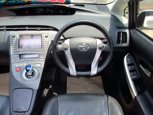 NEW PRIUS ตัวใหม่สุด รุ่นท้อปสุดๆ เนวิเกเตอร์ หลังคาซันรูฟ โทร 080-604-8422 ปุ้ย