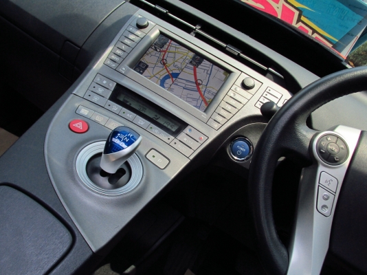 NEW PRIUS ตัวใหม่สุด รุ่นท้อปสุดๆ เนวิเกเตอร์ หลังคาซันรูฟ โทร 080-604-8422 ปุ้ย