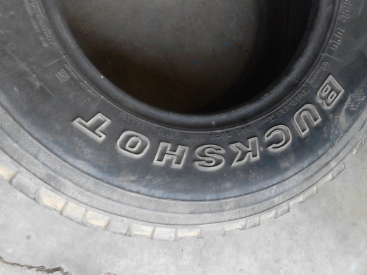 31X10.50R15  MAX XIS MUDDER BUCKSHOT  ยางไม่มีปะเลยครับ  มี 2 เส้น TEL.081-427-3941