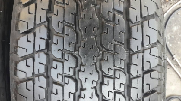 ยางบริสโตน 265/70/16 สภาพสวยๆ ยางบริสโตน 265/70/16 สภาพสวยๆ