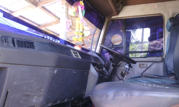 MITSUBISHI FN 527 TD 4613 195 แรงม้า ปี 39