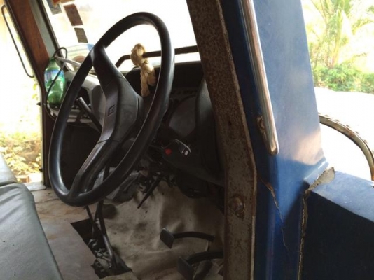 ดั้มพ์  เพลาเดียว พวงมาลัยเพาเวอร์ เบรคทิฟฟี่ เครื่อง HO7 C  185 แรง  ราคา  315,000 บาท