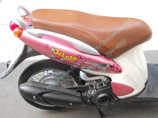 SUZUKI Jelato 125cc. ปี 2012 ชอบแตกต่าง ขี่เจลาโต้ รูปร่างลงตัว โดยเฉพาะด้านหน้า SUZUKI Jelato 125cc. ปี 2012 ชอบแตกต่าง ขี่เจลาโต้ รูปร่างลงตัว โดยเฉพาะด้านหน้า