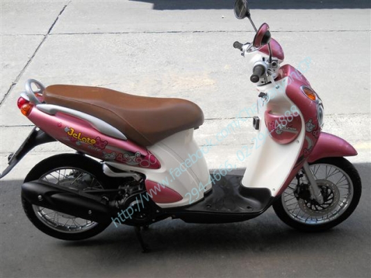 SUZUKI Jelato 125cc. ปี 2012 ชอบแตกต่าง ขี่เจลาโต้ รูปร่างลงตัว โดยเฉพาะด้านหน้า SUZUKI Jelato 125cc. ปี 2012 ชอบแตกต่าง ขี่เจลาโต้ รูปร่างลงตัว โดยเฉพาะด้านหน้า