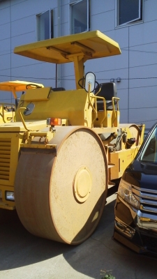 รถบด 3 ล้อ R2 # RR2   ปี1994  3727ชม. สภาพสวยครับ หากรอของได้ 30-45 วันติดต่อมาได้เลยครับ