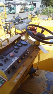 รถบด 3 ล้อ R2 # RR2   ปี1994  3727ชม. สภาพสวยครับ หากรอของได้ 30-45 วันติดต่อมาได้เลยครับ