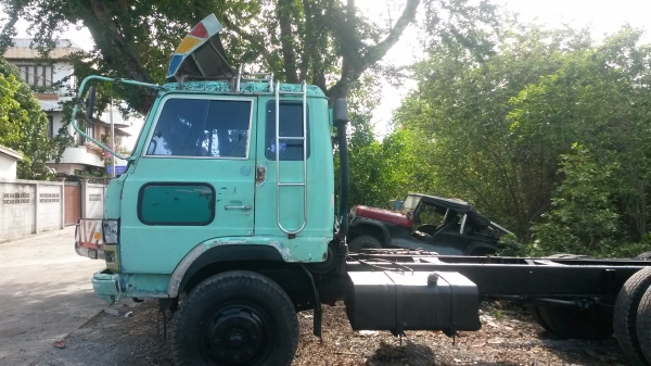 ขายรถ10ล้อ KT925 เพลาเดียว ทะเบียนไม่ขาดพร้อมขับเอาไปทำเทเลอร์ได้เลย เครื่องเกียร์ดีครับEH700 แซสซีสวยยิงทรายแล้ว มีเล่มทะเบียนแต่ไม่มีชุดโอนเจ้าของเก่าเสียชีวิต แต่ต่อภาษีได้ตลอดครับ ขายถูก 270000 บาทเท่านั้น