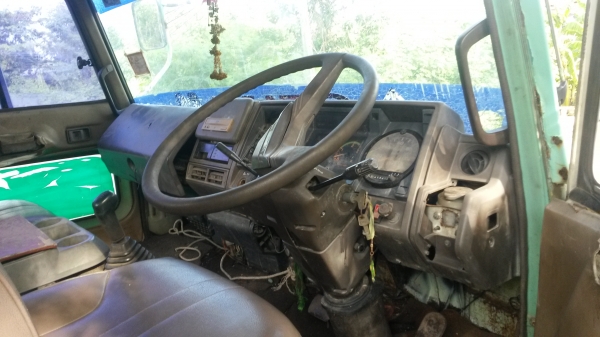 ขายรถ10ล้อ KT925 เพลาเดียว ทะเบียนไม่ขาดพร้อมขับเอาไปทำเทเลอร์ได้เลย เครื่องเกียร์ดีครับEH700 แซสซีสวยยิงทรายแล้ว มีเล่มทะเบียนแต่ไม่มีชุดโอนเจ้าของเก่าเสียชีวิต แต่ต่อภาษีได้ตลอดครับ ขายถูก 270000 บาทเท่านั้น