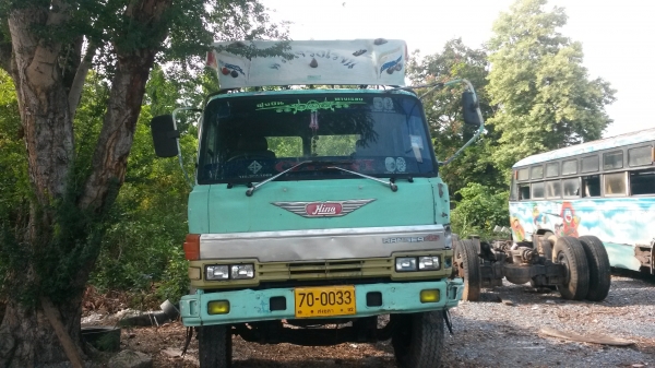 ขายรถ10ล้อ KT925 เพลาเดียว ทะเบียนไม่ขาดพร้อมขับเอาไปทำเทเลอร์ได้เลย เครื่องเกียร์ดีครับEH700 แซสซีสวยยิงทรายแล้ว มีเล่มทะเบียนแต่ไม่มีชุดโอนเจ้าของเก่าเสียชีวิต แต่ต่อภาษีได้ตลอดครับ ขายถูก 270000 บาทเท่านั้น