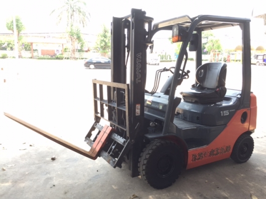 ขายฟอร์คลิฟต์ TOYOTA 02-8FD15  ,ดีเซล ,เสาสูง 4.5. เมตร, ฮิ้งฟอร์ค งาปรับคว่ำ - หงาย , ใช้งานมา 3000 ช.ม      ( SPECS JAPAN )   นำเข้าจากญี่ปุ่น  ไม่เคยใช้งานในเมืองไทย