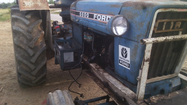 ขายรถไถFORD   T3  รุ่น5000เต็มคันตามสภาพเเน่นๆพร้อมใช้งานทะเบียนพร้อม