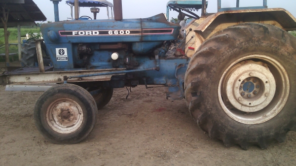 ขายรถไถFORD   T3  รุ่น5000เต็มคันตามสภาพเเน่นๆพร้อมใช้งานทะเบียนพร้อม