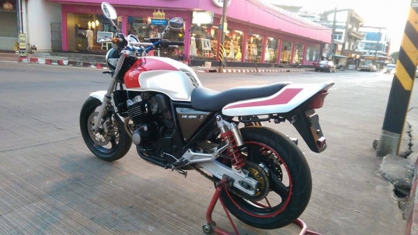 ขายคับ HONDA CB400 ปี95 เวอร์ชั่นR ของแต่งล้น ท่อแต่ง แฮนด์บาร์ โคมตาเพชร สเตอร์หลังแต่ง ไฟเลี้ยวLED กระจกแต่ง อินวอยส์ สรรพสามิตร สวยๆ คับ ราคา 59500 บาท ส่งได้ทั่วไทยคับ สนใจติดต่อ 081-0578282 FACEBOOK POP BIGBIKE SAKONNAKHON ไอดีไลน์ POPBIGBIKESAKON คั
