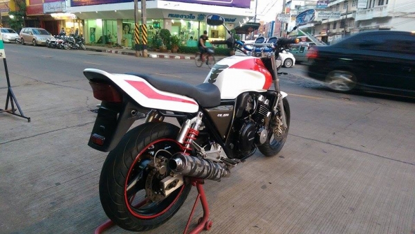 ขายคับ HONDA CB400 ปี95 เวอร์ชั่นR ของแต่งล้น ท่อแต่ง แฮนด์บาร์ โคมตาเพชร สเตอร์หลังแต่ง ไฟเลี้ยวLED กระจกแต่ง อินวอยส์ สรรพสามิตร สวยๆ คับ ราคา 59500 บาท ส่งได้ทั่วไทยคับ สนใจติดต่อ 081-0578282 FACEBOOK POP BIGBIKE SAKONNAKHON ไอดีไลน์ POPBIGBIKESAKON คั