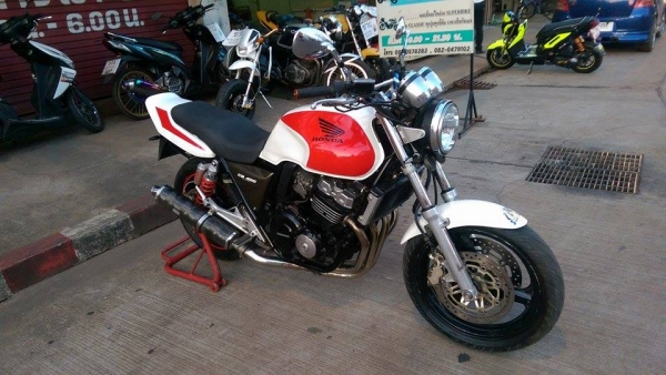 ขายคับ HONDA CB400 ปี95 เวอร์ชั่นR ของแต่งล้น ท่อแต่ง แฮนด์บาร์ โคมตาเพชร สเตอร์หลังแต่ง ไฟเลี้ยวLED กระจกแต่ง อินวอยส์ สรรพสามิตร สวยๆ คับ ราคา 59500 บาท ส่งได้ทั่วไทยคับ สนใจติดต่อ 081-0578282 FACEBOOK POP BIGBIKE SAKONNAKHON ไอดีไลน์ POPBIGBIKESAKON คั