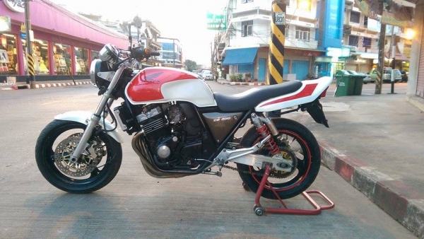 ขายคับ HONDA CB400 ปี95 เวอร์ชั่นR ของแต่งล้น ท่อแต่ง แฮนด์บาร์ โคมตาเพชร สเตอร์หลังแต่ง ไฟเลี้ยวLED กระจกแต่ง อินวอยส์ สรรพสามิตร สวยๆ คับ ราคา 59500 บาท ส่งได้ทั่วไทยคับ สนใจติดต่อ 081-0578282 FACEBOOK POP BIGBIKE SAKONNAKHON ไอดีไลน์ POPBIGBIKESAKON คั