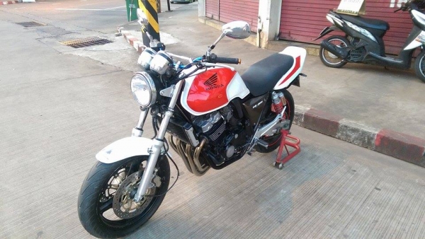 ขายคับ HONDA CB400 ปี95 เวอร์ชั่นR ของแต่งล้น ท่อแต่ง แฮนด์บาร์ โคมตาเพชร สเตอร์หลังแต่ง ไฟเลี้ยวLED กระจกแต่ง อินวอยส์ สรรพสามิตร สวยๆ คับ ราคา 59500 บาท ส่งได้ทั่วไทยคับ สนใจติดต่อ 081-0578282 FACEBOOK POP BIGBIKE SAKONNAKHON ไอดีไลน์ POPBIGBIKESAKON คั