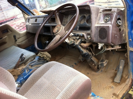 ขาย ISUZU DYNA BU91  ปี 36 ดั้ม 5 คิว 086-4218321