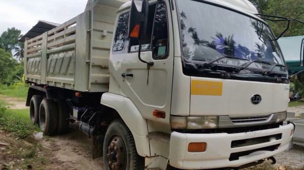 รถนิสสัน 10 ล้อดั้ม UD / 320 แรงม้า.  ปี 50   สนใจติดต่อ  081- 6079515
