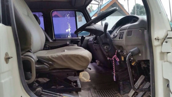 รถนิสสัน 10 ล้อดั้ม UD / 320 แรงม้า.  ปี 50   สนใจติดต่อ  081- 6079515