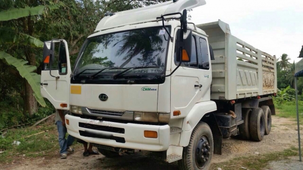 รถนิสสัน 10 ล้อดั้ม UD / 320 แรงม้า.  ปี 50   สนใจติดต่อ  081- 6079515