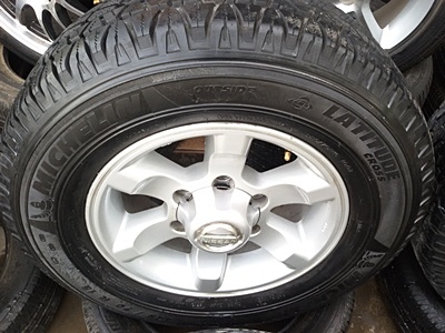ขายล้อNISSAN ขอบ15 6รูกว้าง6.5พร้อมยาง225/70/15  4 ล้อ