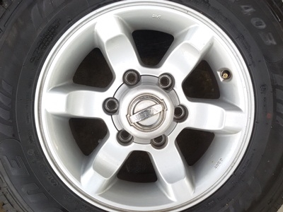 ขายล้อNISSAN ขอบ15 6รูกว้าง6.5พร้อมยาง225/70/15  4 ล้อ