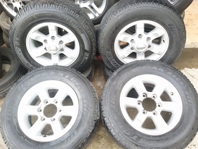 ขายล้อNISSAN ขอบ15 6รูกว้าง6.5พร้อมยาง225/70/15  4 ล้อ