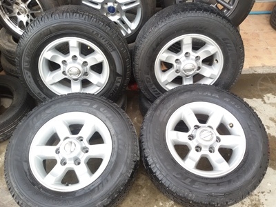 ขายล้อNISSAN ขอบ15 6รูกว้าง6.5พร้อมยาง225/70/15  4 ล้อ
