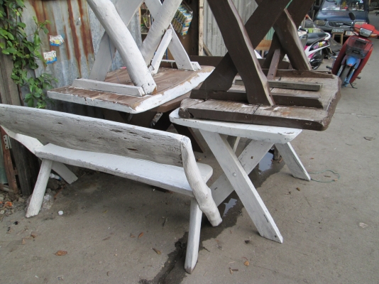 โต๊ะไมัเนื้อแข็ง   มีทั้งหมด  6 ชุด  ร้านอาหาร  นั่งเล่นในบ้าน