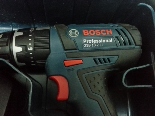 สว่านกระแทกไร้สาย  Bosch