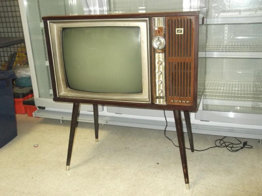 ขายทีวีเก่าโบราณขาเหลา