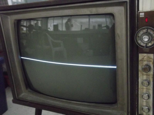 ขายทีวีเก่าโบราณขาเหลา