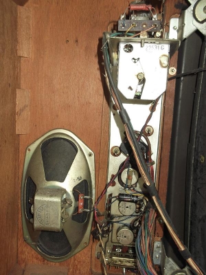 ขายทีวีเก่าโบราณขาเหลา