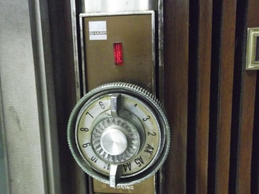 ขายทีวีเก่าโบราณขาเหลา