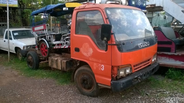 ขายหัวคัสซี 6 ล้อ ช่วงรถดั้ม NPR66LX5T ปี 42 เครื่อง 4HF1 ฝาขาว 120 แรงม้า คัสซีมีบวมต้องเก็บ เก๋งสวย มีเกียร์ฝาก ทะเบียนครบพร้อมโอน ราคาต่อรองได้