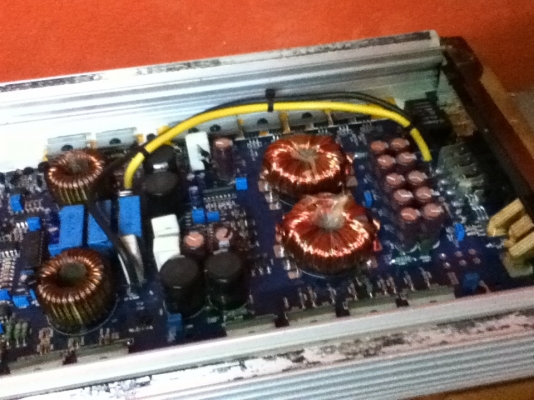 ขายแอมป์ AUDIOBANK รุ่น F-11D (2ch) ClassD 1100w ขายถูกๆ 1800.-