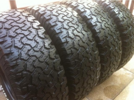 ยาง BF goodrich 31 10.5 R15 ปี12 ดอกเยอะใช้อีก2-3ปี สบายๆครับ