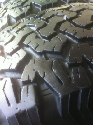 ยาง BF goodrich 31 10.5 R15 ปี12 ดอกเยอะใช้อีก2-3ปี สบายๆครับ
