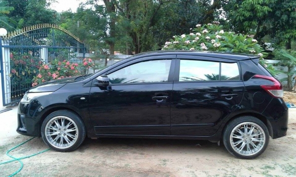 !!!!!!! ขายดาวน์ aii new yaris ปี 2014 วิ่งแค่ 17000 km สวยมาก ไม่เคยเคลม !!!!!