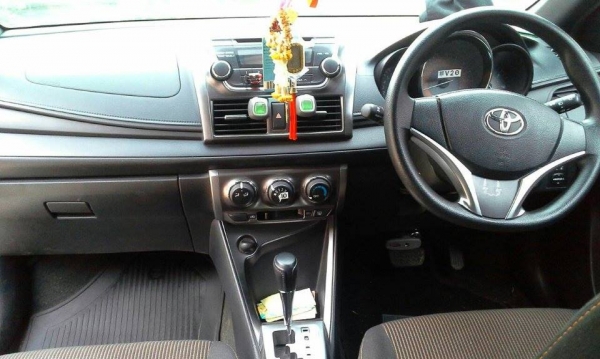 !!!!!!! ขายดาวน์ aii new yaris ปี 2014 วิ่งแค่ 17000 km สวยมาก ไม่เคยเคลม !!!!!
