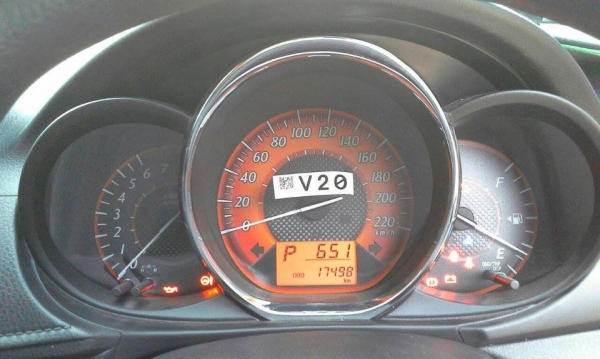 !!!!!!! ขายดาวน์ aii new yaris ปี 2014 วิ่งแค่ 17000 km สวยมาก ไม่เคยเคลม !!!!!