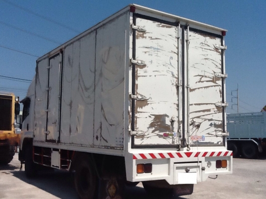 6 ล้อตู้ประตู 3 บาน ISUZU รุ่น FTR