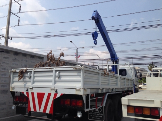 10 ล้อกะบะคอกเตี้ย ติดเครน 7 ตัน 5 ปลอก เพลาเดียว NISSAN รุ่น บิ๊กทั่ม