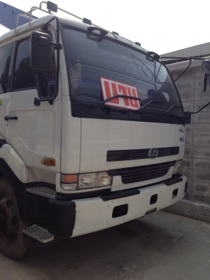 10 ล้อกะบะคอกเตี้ย ติดเครน 7 ตัน 5 ปลอก เพลาเดียว NISSAN รุ่น บิ๊กทั่ม