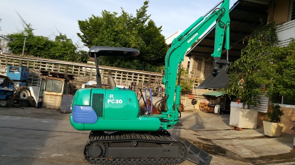 ขาย รถขุด KOMATSU รุ่น PC30-7-  แทร็กเหล็ก มือสองญี่ปุ่น สลักแน่น คันนี้ มีไลน์ ใส่หัวกระแทกได้ มือถือ / line id :0818753444