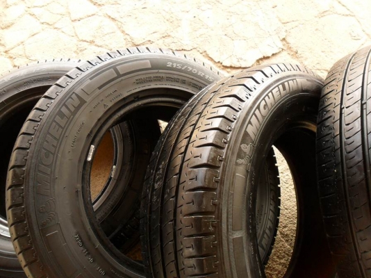 ยางรถกระบะขอบ15 มิชลิน215-70-R15ลงพื้นปี13(4เส้น2,600บ)ดอกหนามาก90\% ยางรถกระบะขอบ15 มิชลิน215-70-R15ลงพื้นปี13(4เส้น2,600บ)ดอกหนามาก90\%