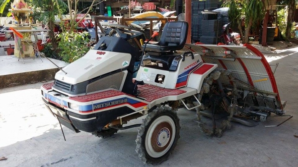 รถปลูกข้าวนั่งขับ MITSUBISHI  รุ่น MPR55H เก่าญี่ปุ่น  ดำนา 5 แถว สภาพสวย เครื่องยนต์ติดง่าย สภาพสวยพร้อมใช้งาน