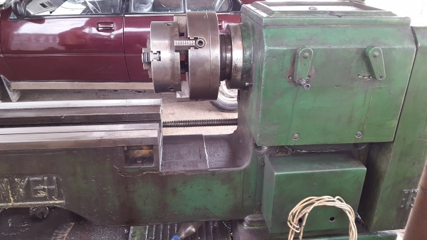 แท่นกลึง 5 ฟุต 3 เพลาเกียร์บล็อก ยี่ห้อเชนเย่ ไต้หวัน สภาพสวย ๆ 68,000